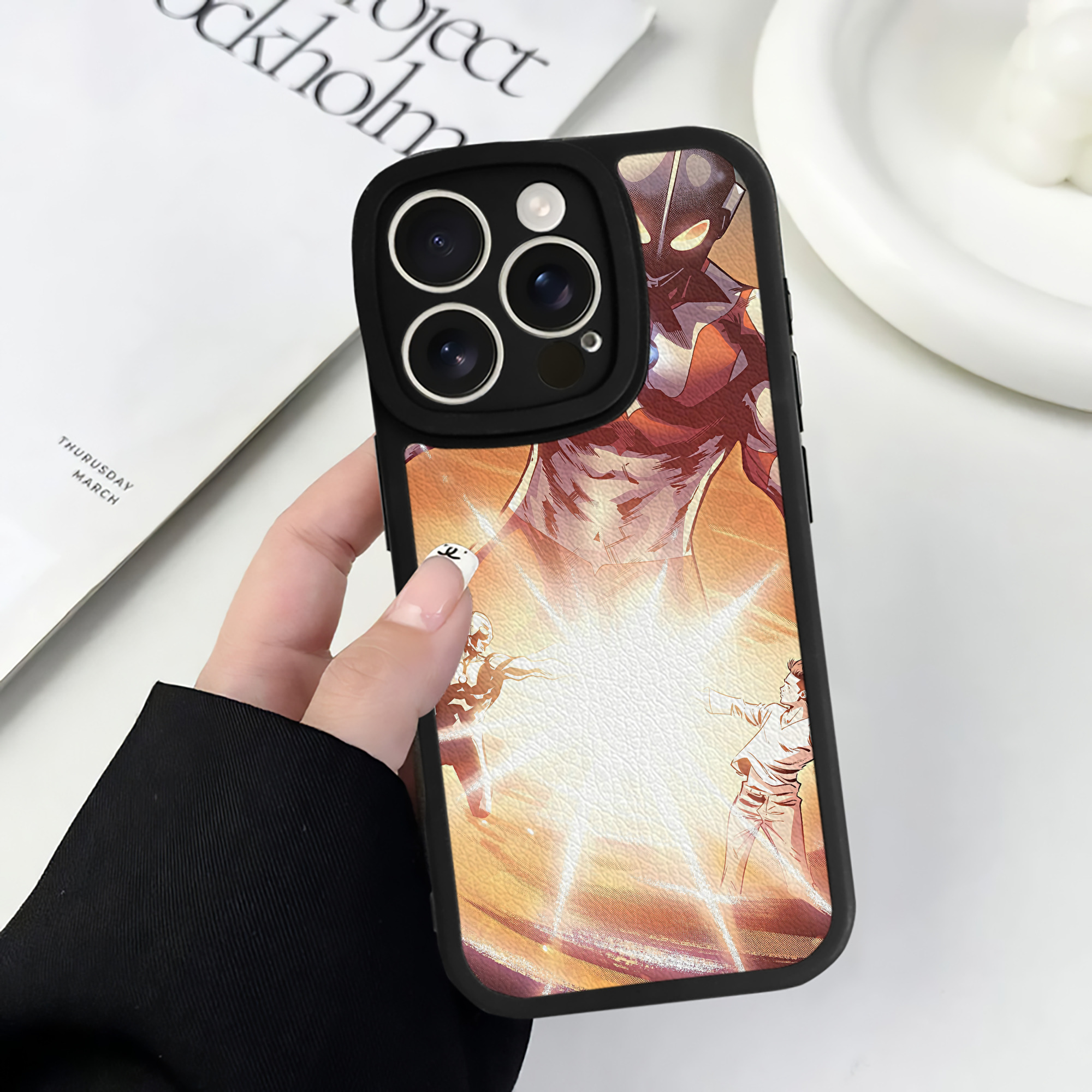 （画像用） ウルトラマン Ultraman 【iPhone 16シリーズ対応】シリコンスマホケース（レザー調） 材質：シリコン